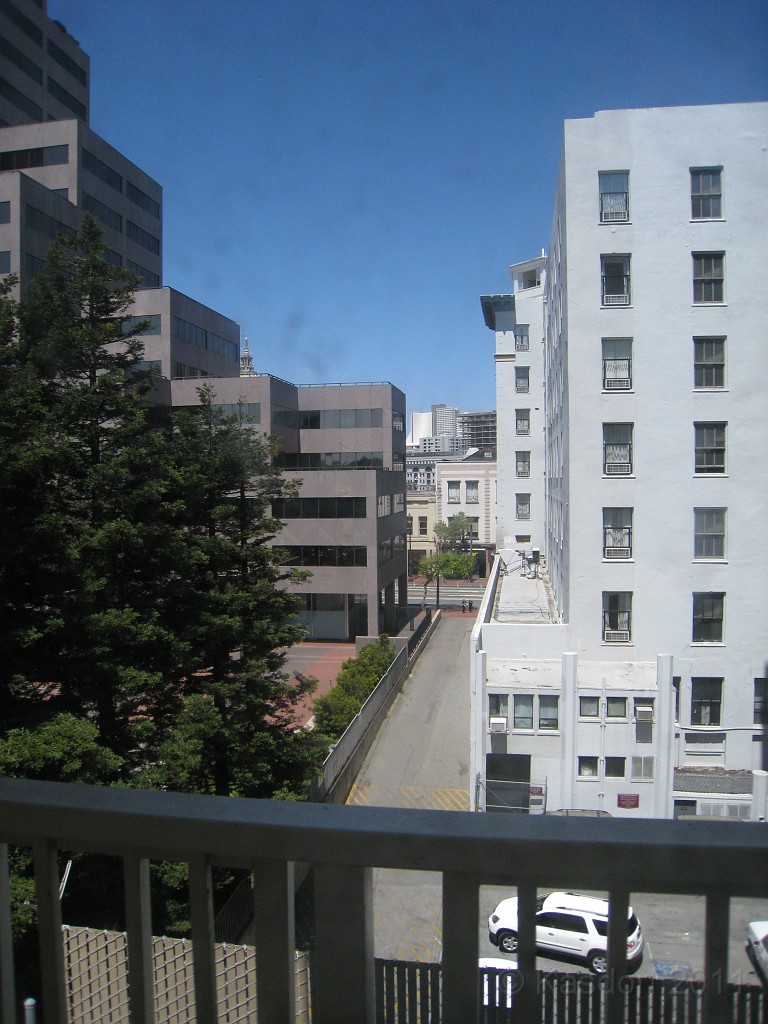2011 Bay 2 Breakers Friday 0075.JPG - I was able to participate in the 100th annual running of the Bay to Breakers 12K race in San Francisco California. A weekend for sightseeing and racing.